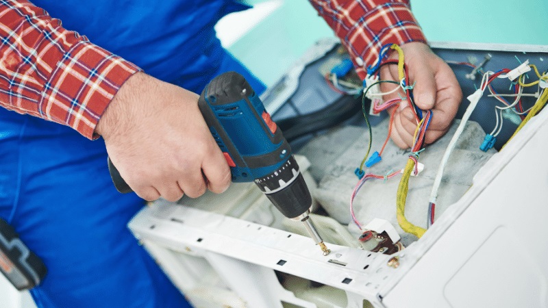 Gördes Mitsubishi Mitsubishi çamaşır makinesi kart tamiri – Su almama arızası orijinal parça ile giderildi. - Teknik servis örneği